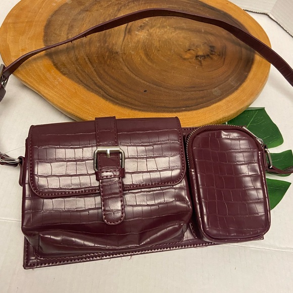 Urban Outfitters Cranberry Flat shoulder bag Crossbody - Picture 3 of 9